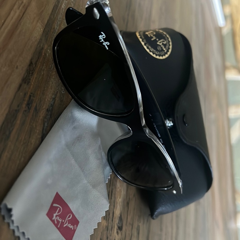 Authentic Ray Ban New Wayfarer